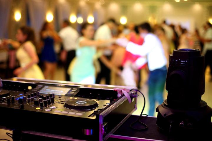 <p>DJ pour soirées d'entreprise, Albi</p>